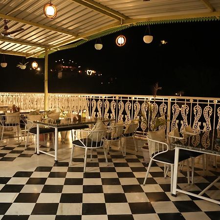 Hotel Karohi Villa Ουνταϊπούρ Εξωτερικό φωτογραφία
