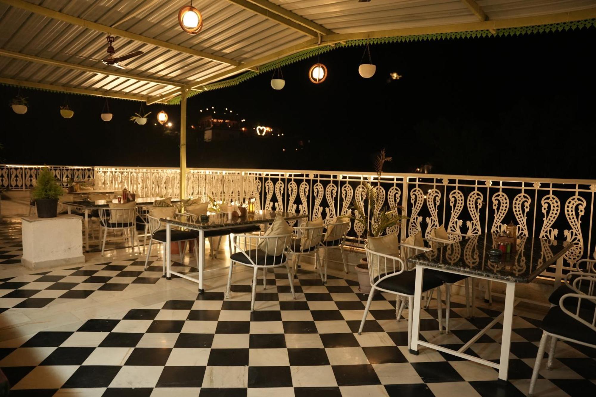 Hotel Karohi Villa Ουνταϊπούρ Εξωτερικό φωτογραφία