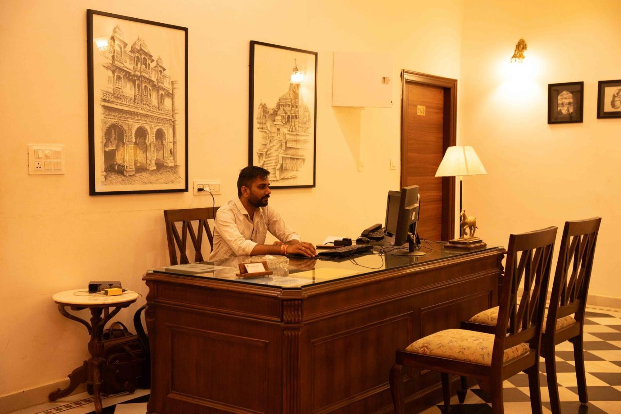 Hotel Karohi Villa Ουνταϊπούρ Εξωτερικό φωτογραφία